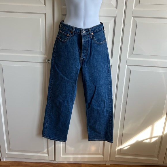 Levi's Premium Ribcage Straight Size 28 Medium Wash. Color is Georgie - Picture 7 of 15